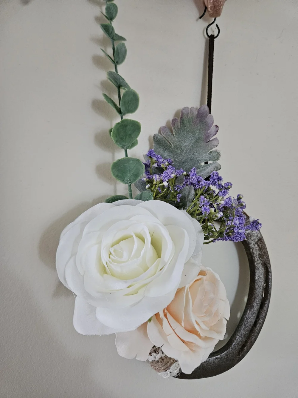 Rustic Horseshoe Wall Hanging with White and Peach Flowers